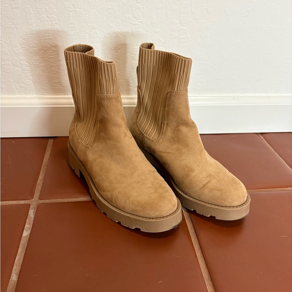 Old Navy Tan Ankle Boots - Picture 3 of 4
